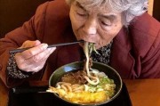 娱乐吃瓜酱老人头像高清,揭秘娱乐吃瓜酱老人头像背后的故事